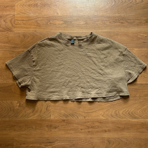 Shein Plain Cropped T - Picture 1 of 4